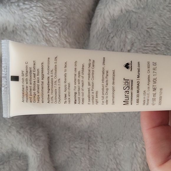 Murad Essential-C Day Moisture SPF 30 - Picture 2 of 4